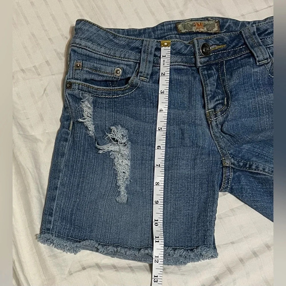 YMI distressed cutoff jean shorts. Size 5 - Picture 5 of 6